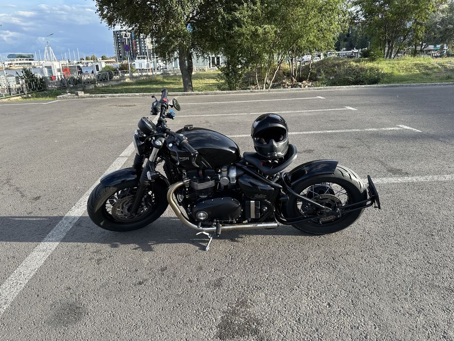 Triumph Boneville Bobber