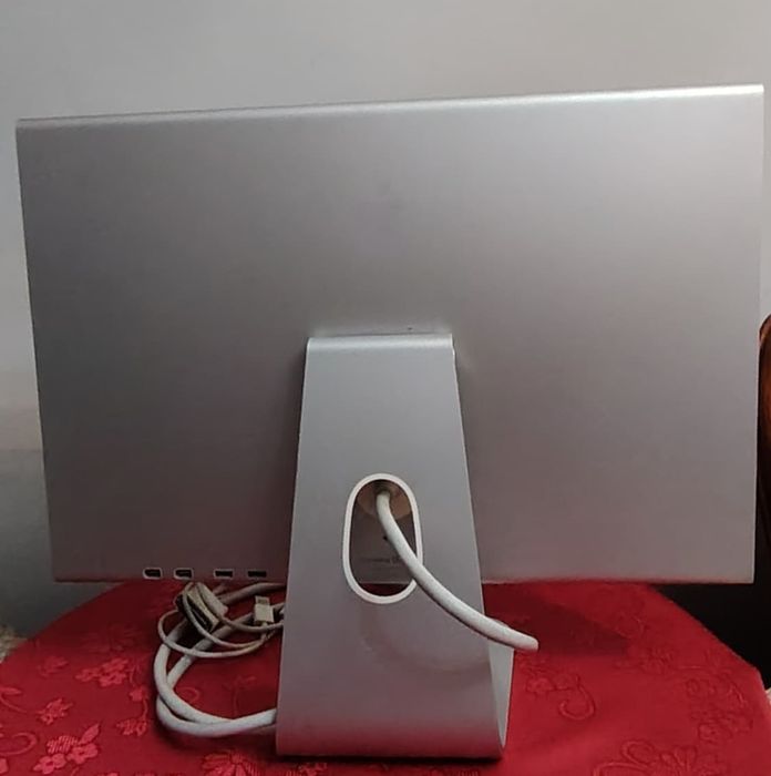 Монитор Apple Cinema Display 20" (алюминиевый, A1081)
Диагональ: 20" (