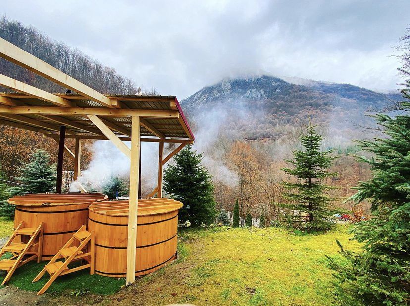 Cabana De Inchiriat Feneș cu ciubar‼️