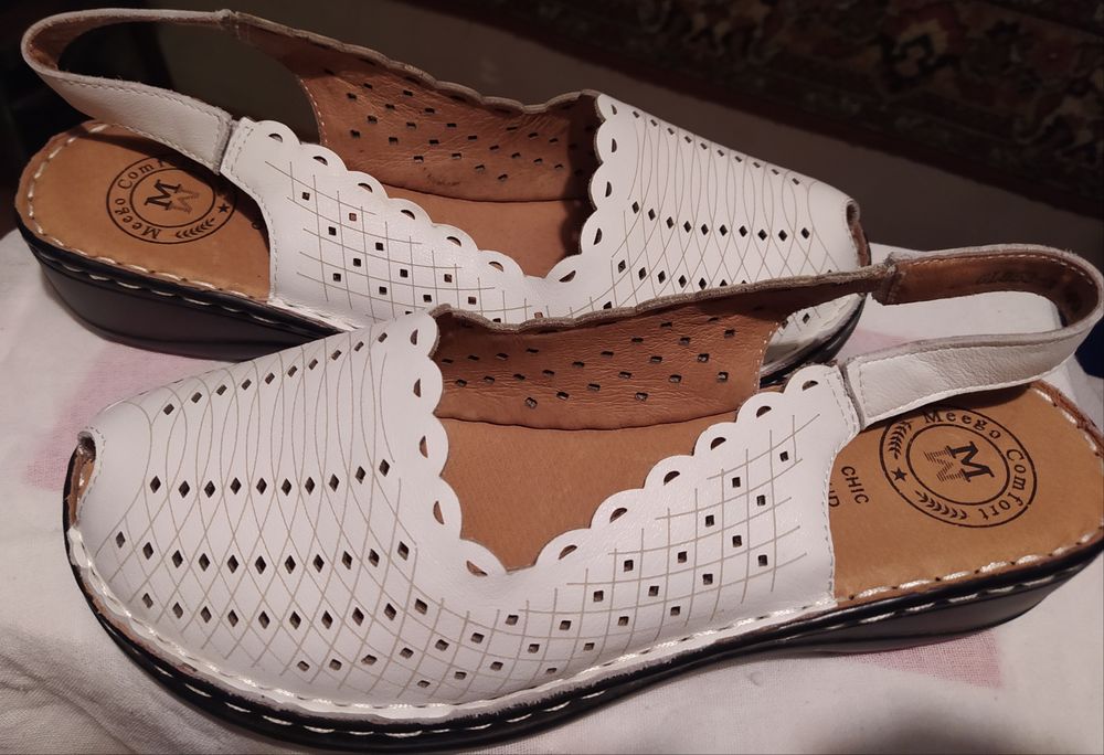 Срочно, босоножки на танкетке 40 размер(подойдёт на 41), 50$, натураль