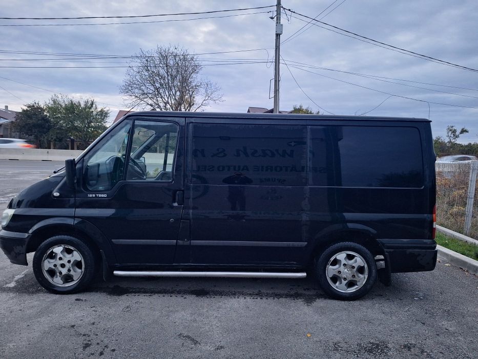 Ford Transit autoutilitara