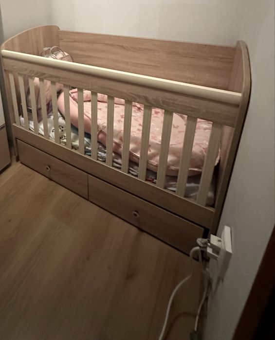 Бебешка кошара с люлеещ механизъм + матрак