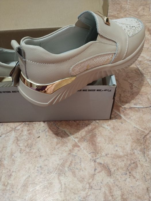 Продам новую ботинку