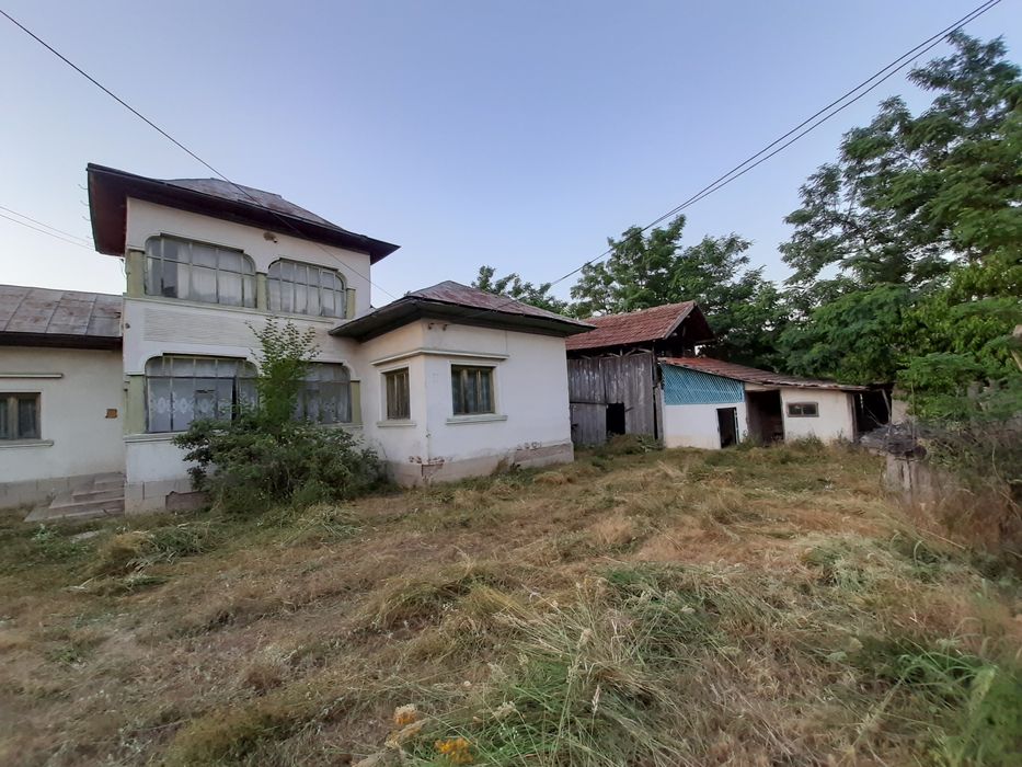 Casa sat Falfani 35 km de Pitesti