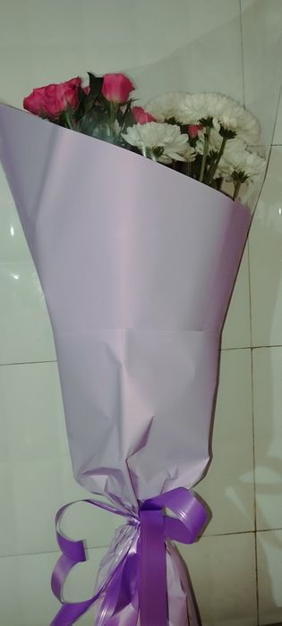 Цветы букет (хризантемы и розы кустовые)