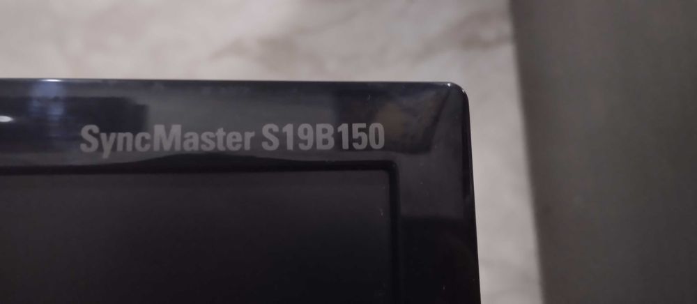 Монитор 19 SAMSUNG
