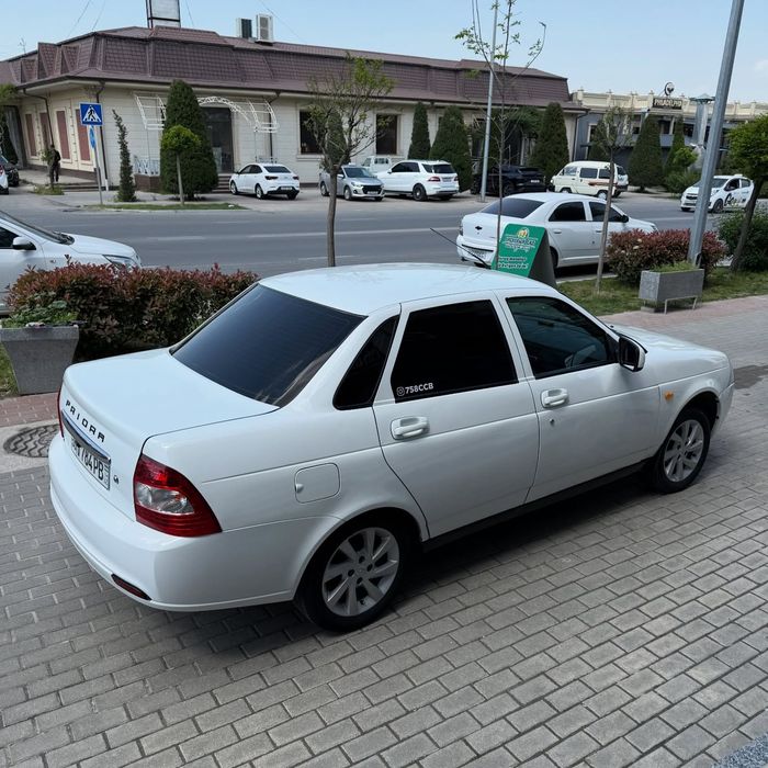 Lada  PRIORA 2013