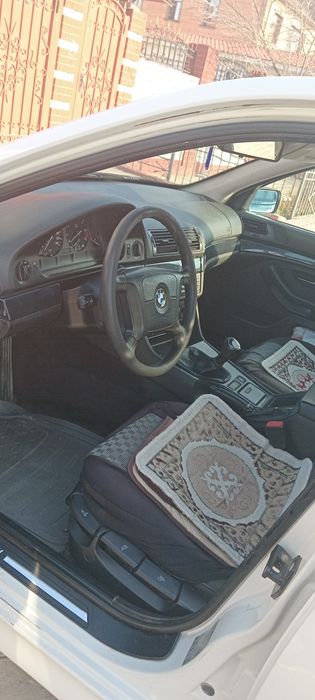 Продам машину БМВ 523