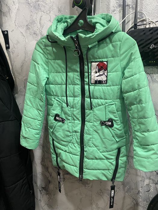 Продам куртки на девочку