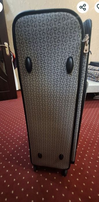 Guess chemodan ideal