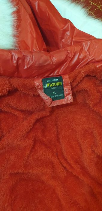 Червено зимно яке