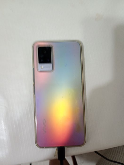 Продам смартфон рабочий ViVO V21