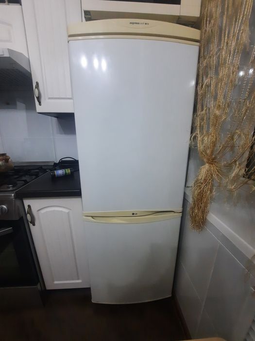 Срочно продам холодильник LG