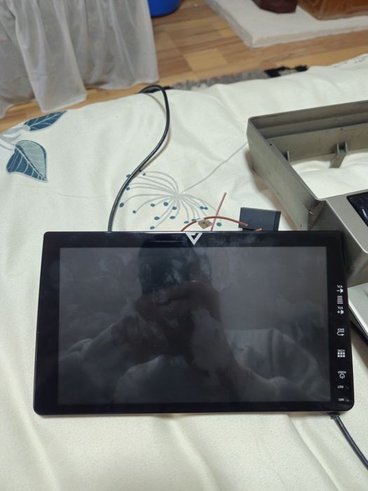 Vând navigație dedicată logan