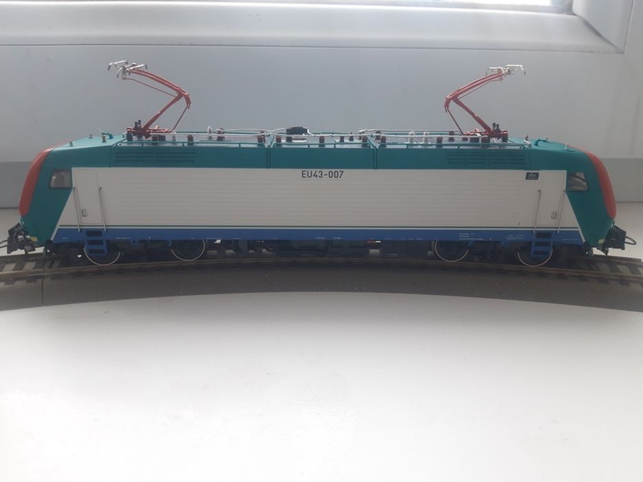 Продам локомотив 1:87 новый