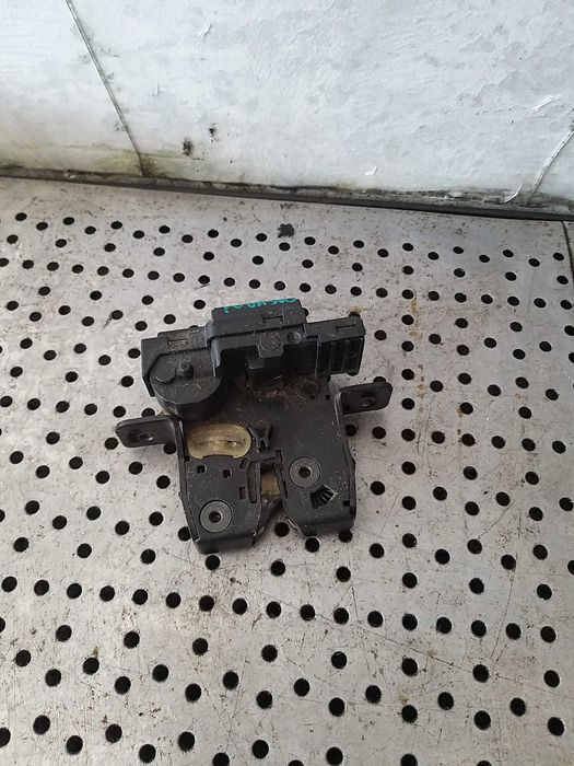 Broasca haion nissan qashqai j10 90502ey10a