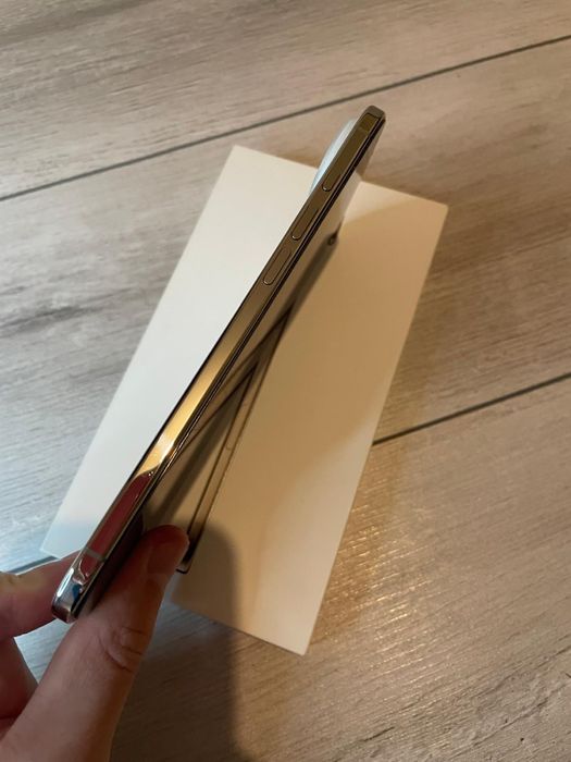 Vând/Schimb iPhone 17 Air Gold, garanție.