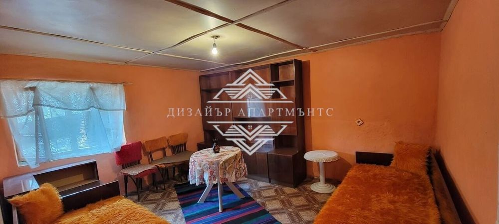 Къща в Бургас, област-с.Венец площ 245, двор 800