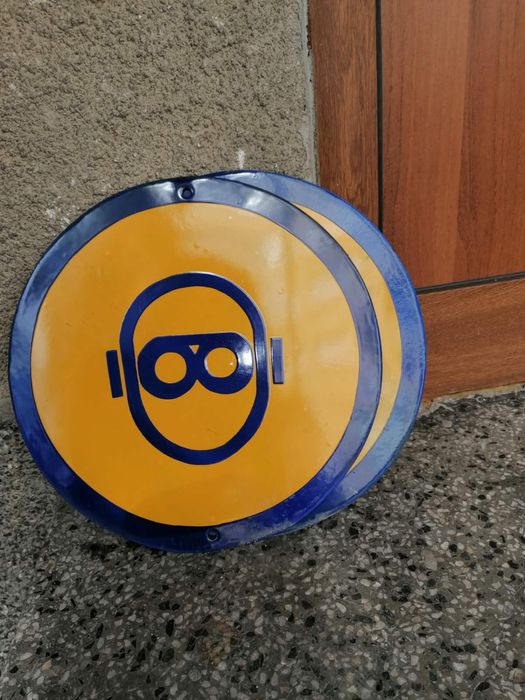 Метални указателни табели