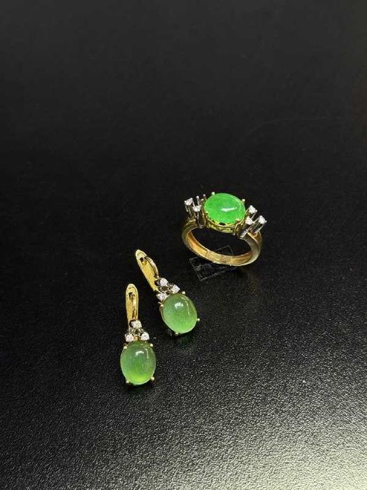 Золотой комплект с нефритом с брилиантом
