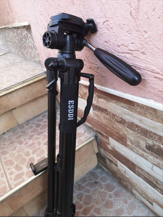 Професионален статив ESDDI – стабилен, здрав и удобен за работа