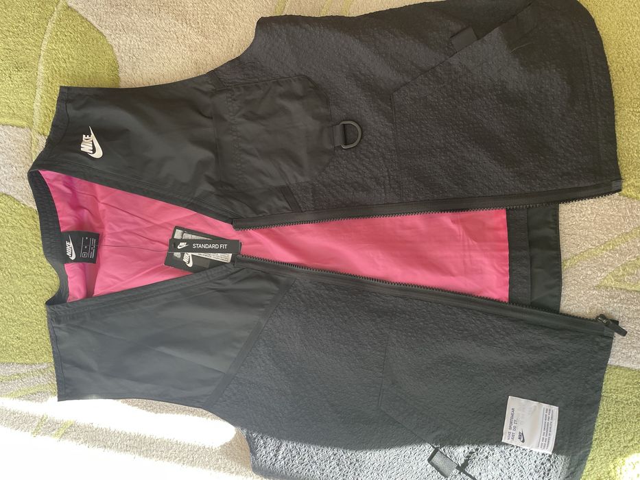 Черен Nike vest