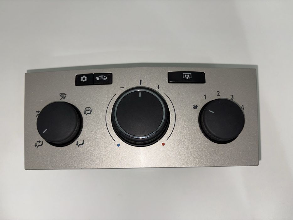 Vand panou de AC nou