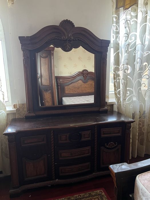 Спальный гарнитур