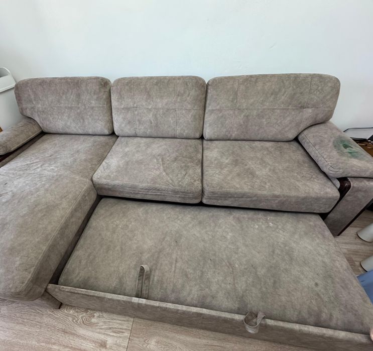 Продам диван в хорошем состоянии.