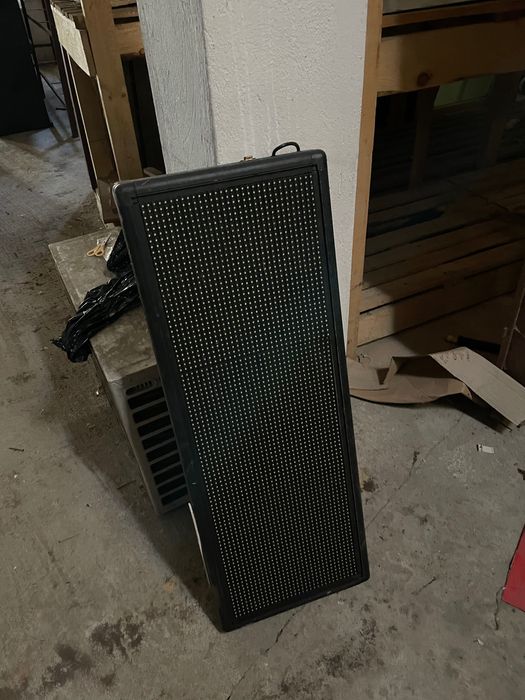 Reclama luminoasa de exterior tip panou cu LEDuri