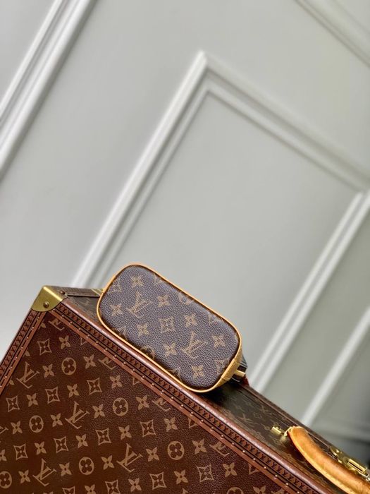 Geanta Louis Vuitton Nano Alma