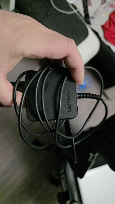 Laptop Lenovo 17 ", i5, 8gb ram