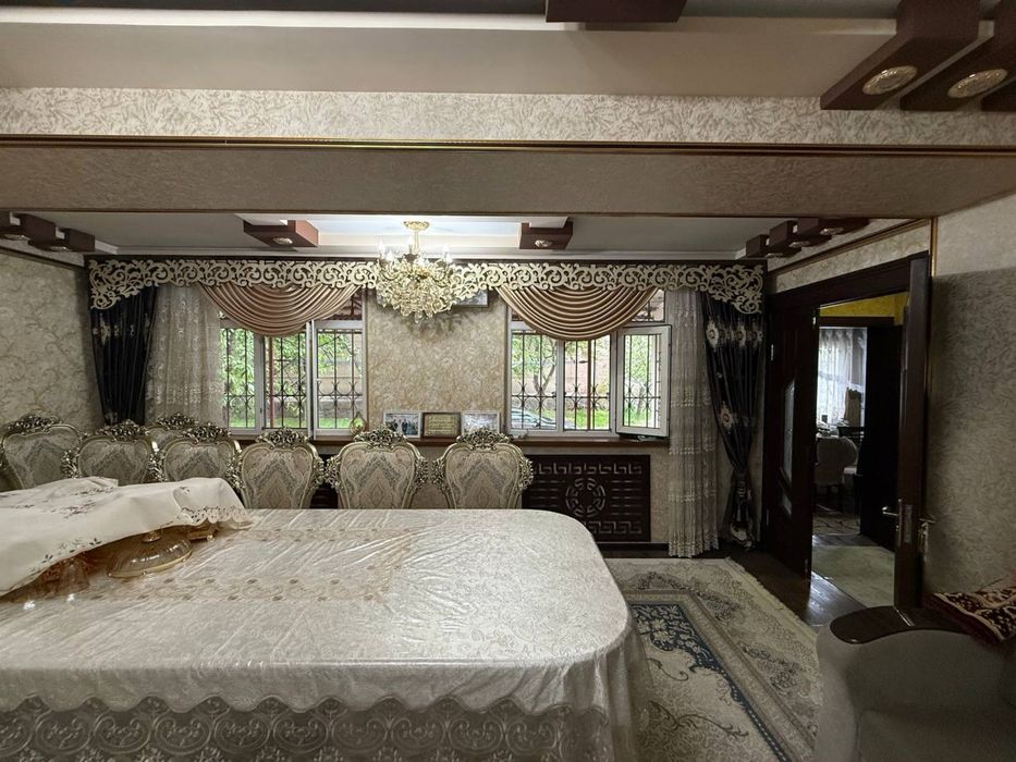 3х комнатная квартира напротив Паркентского рынка. Первый этаж с подва