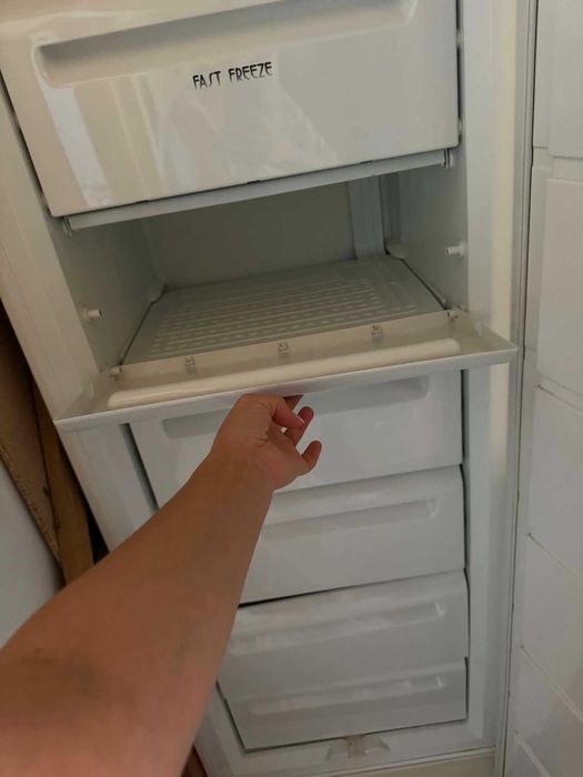 Congelator vertical Zanussi – 6 sertare (190 L)