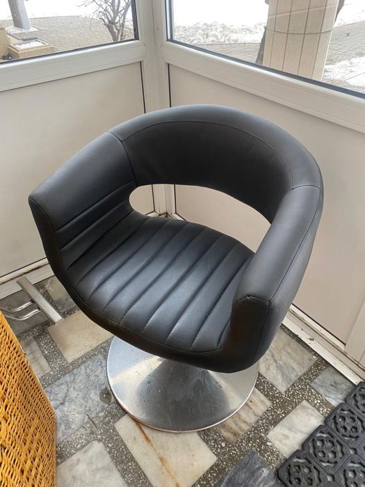 Парикмахерское кресло