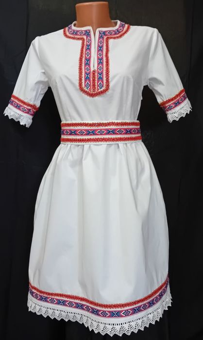 Дамска рокля с шевици