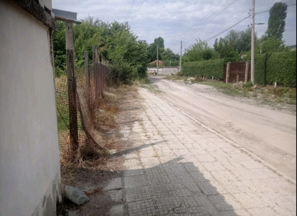 Продавам два парцела