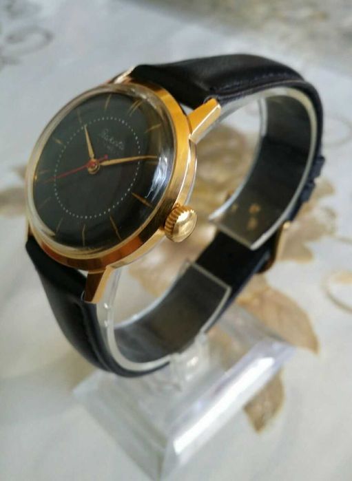 Редкие часы Ракета-21камень Ау12,5