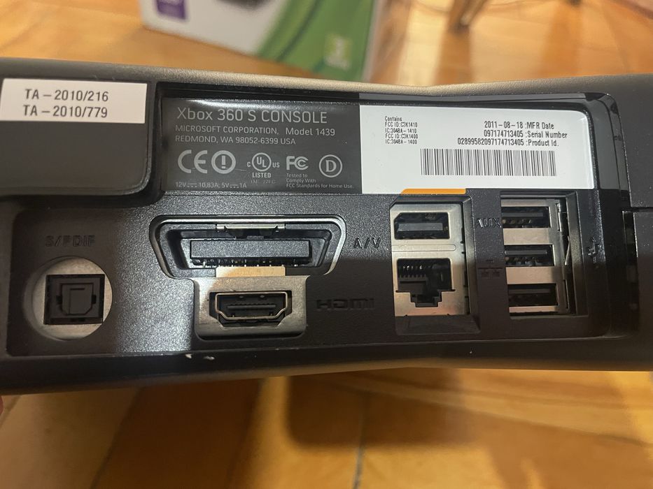 Xbox 360 S (la cutie)