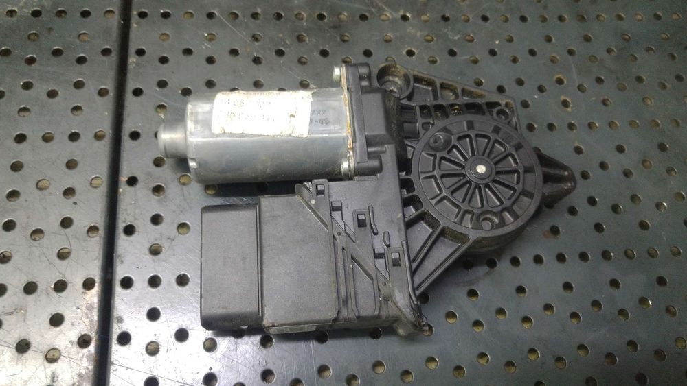 Motoras macara stanga spate skoda superb 1 3u4 3u0959811