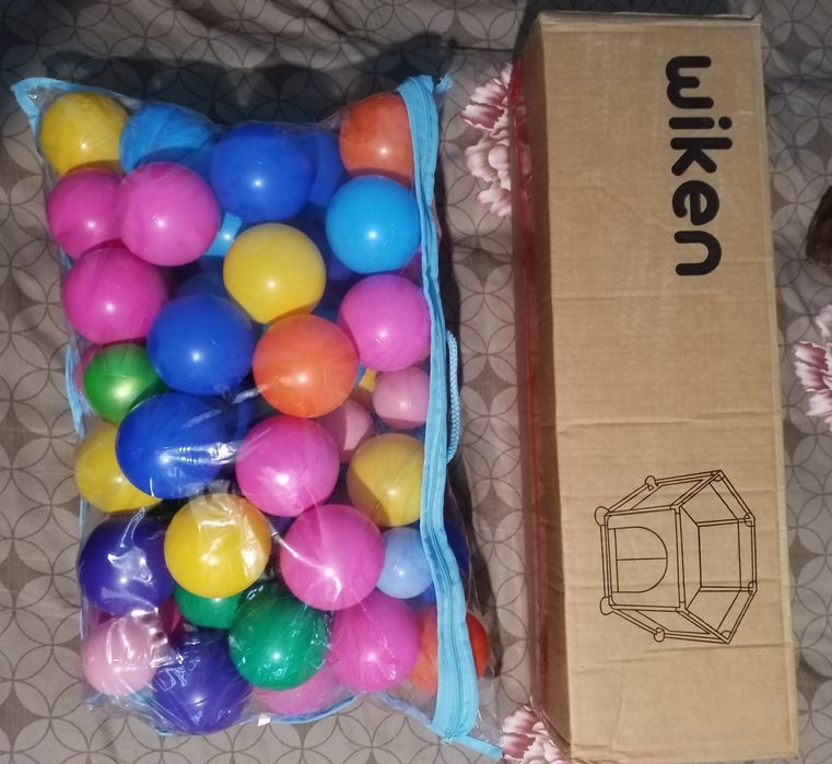 Манеж игровой и шарики