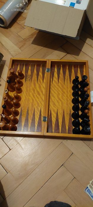 Lot 3 jocuri clasice de societate: Remi Mediaș (piese piatră) + Table + Șah lemn