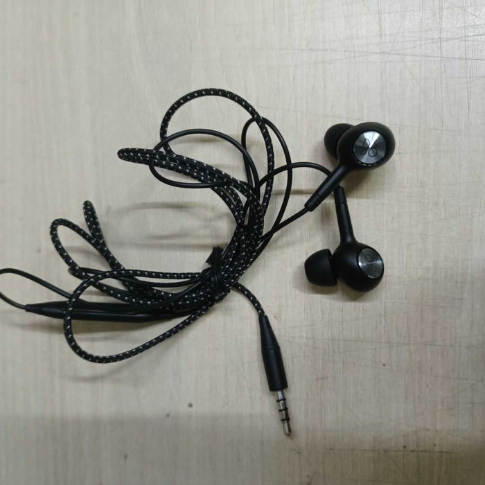 Casti cu fir Bang&Olufsen Beoplay