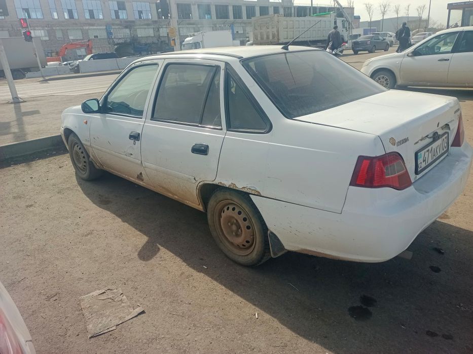 Продаю машину нексия