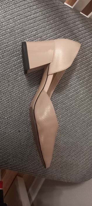 Продам женскую обувь.