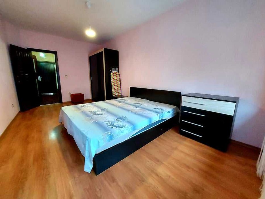 Дава се под наем Двустаен апартамент в Бургас, Център - 80 кв.м за 331.5 € - Снимка #2