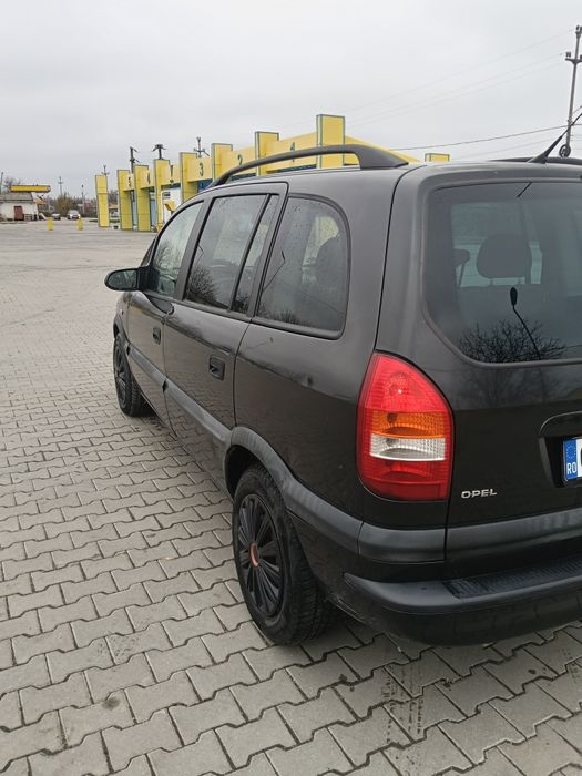 Vând Opel Zafira
