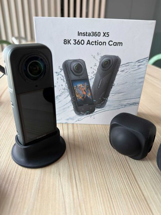 Insta360 X5 + card 256GB, Selfie Stick, protectie camera + alte accesorii