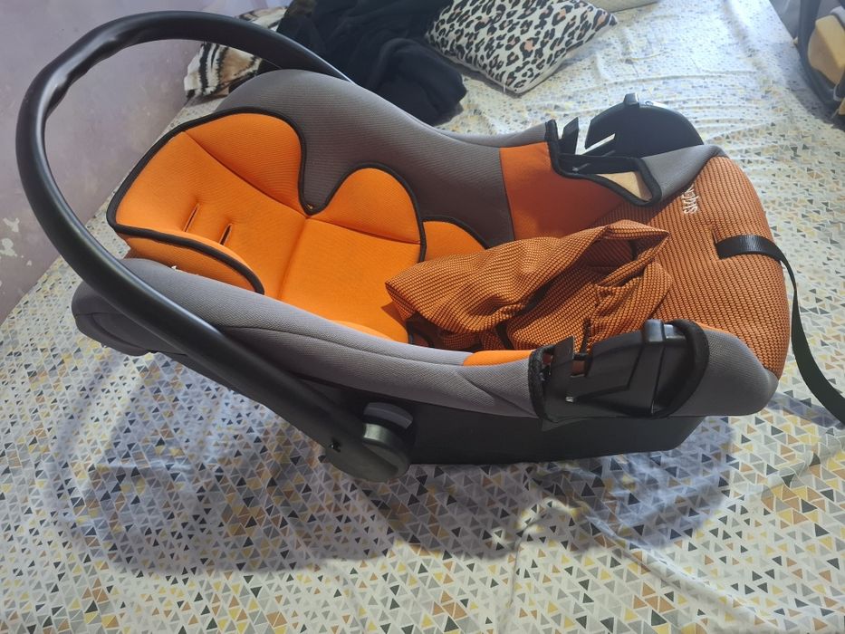 Автомобильное кресло