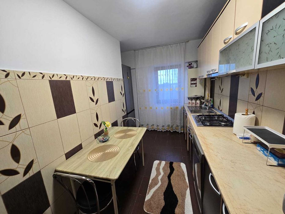 Inchiriez Apartament 2 camere centru deal